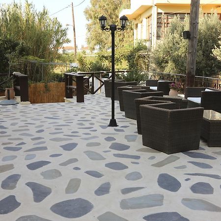 Coral Hotel Plomari Екстериор снимка