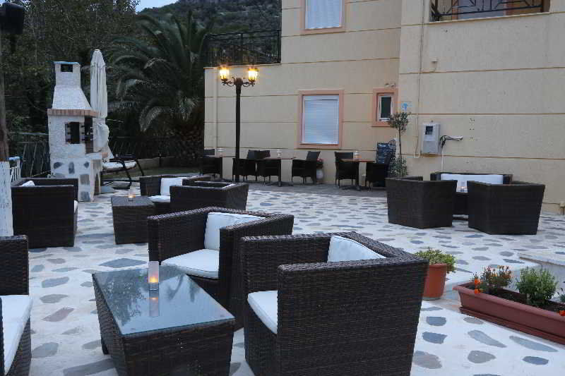 Coral Hotel Plomari Екстериор снимка