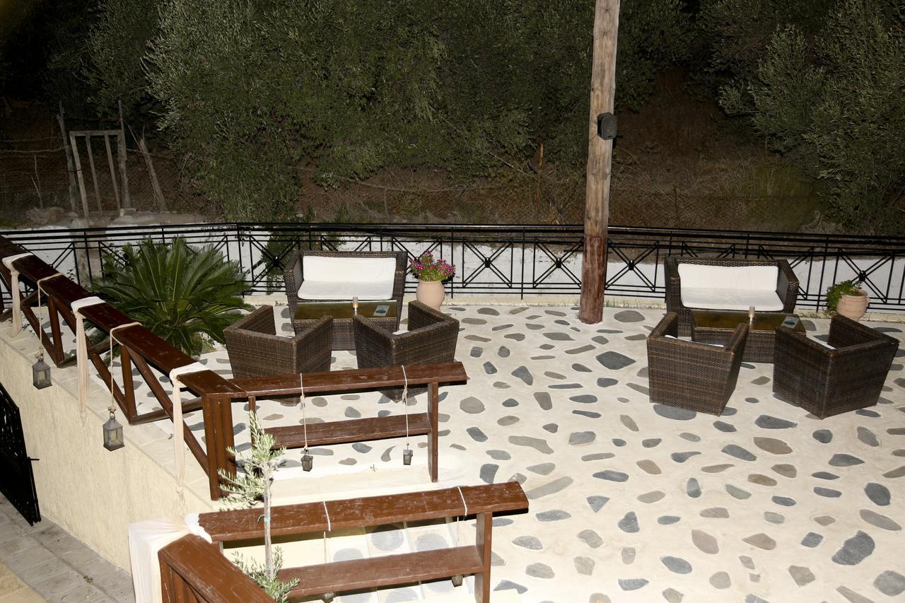 Coral Hotel Plomari Екстериор снимка