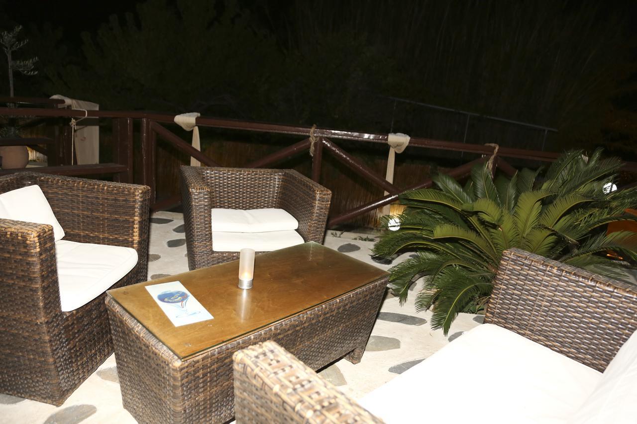 Coral Hotel Plomari Екстериор снимка
