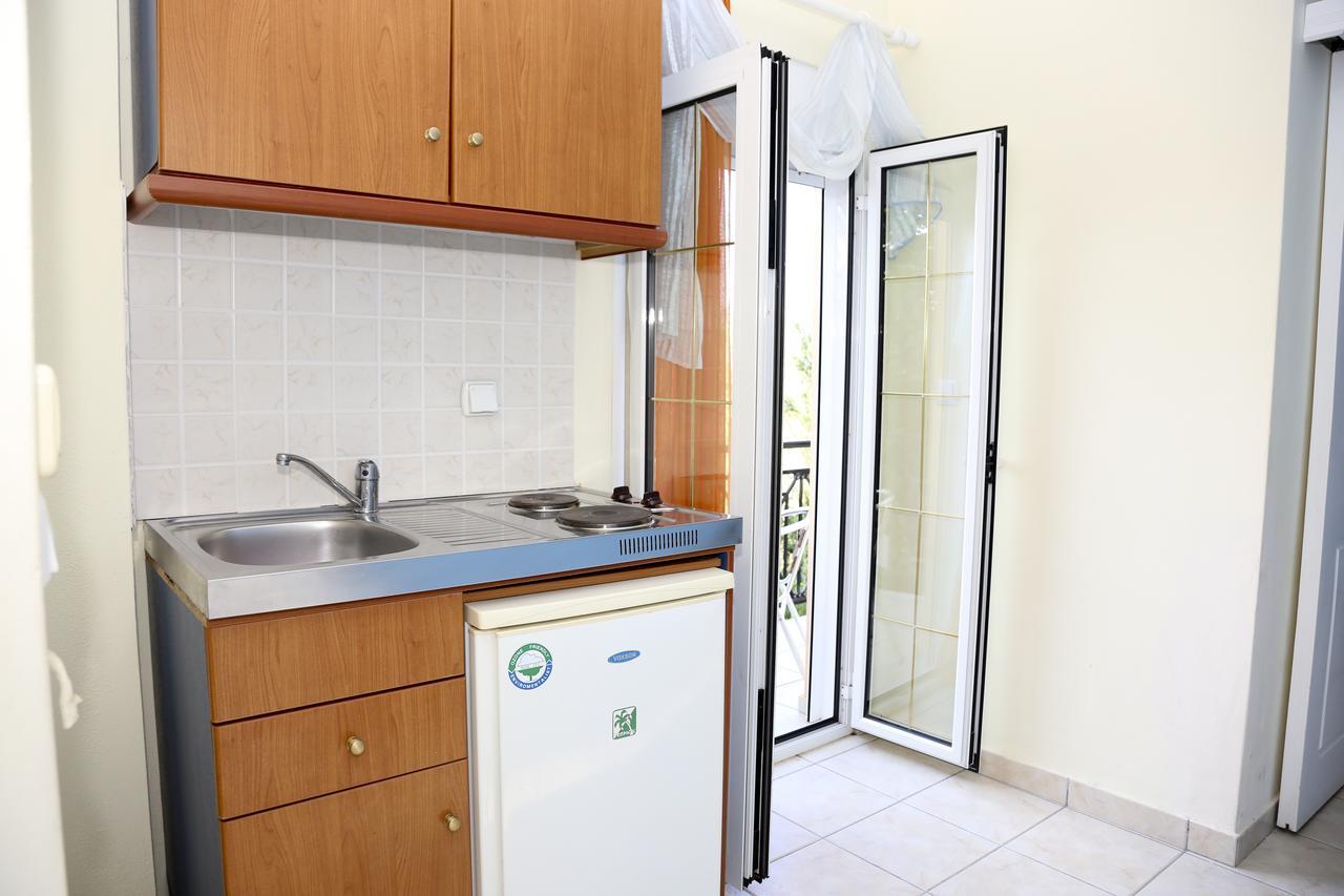 Coral Hotel Plomari Екстериор снимка