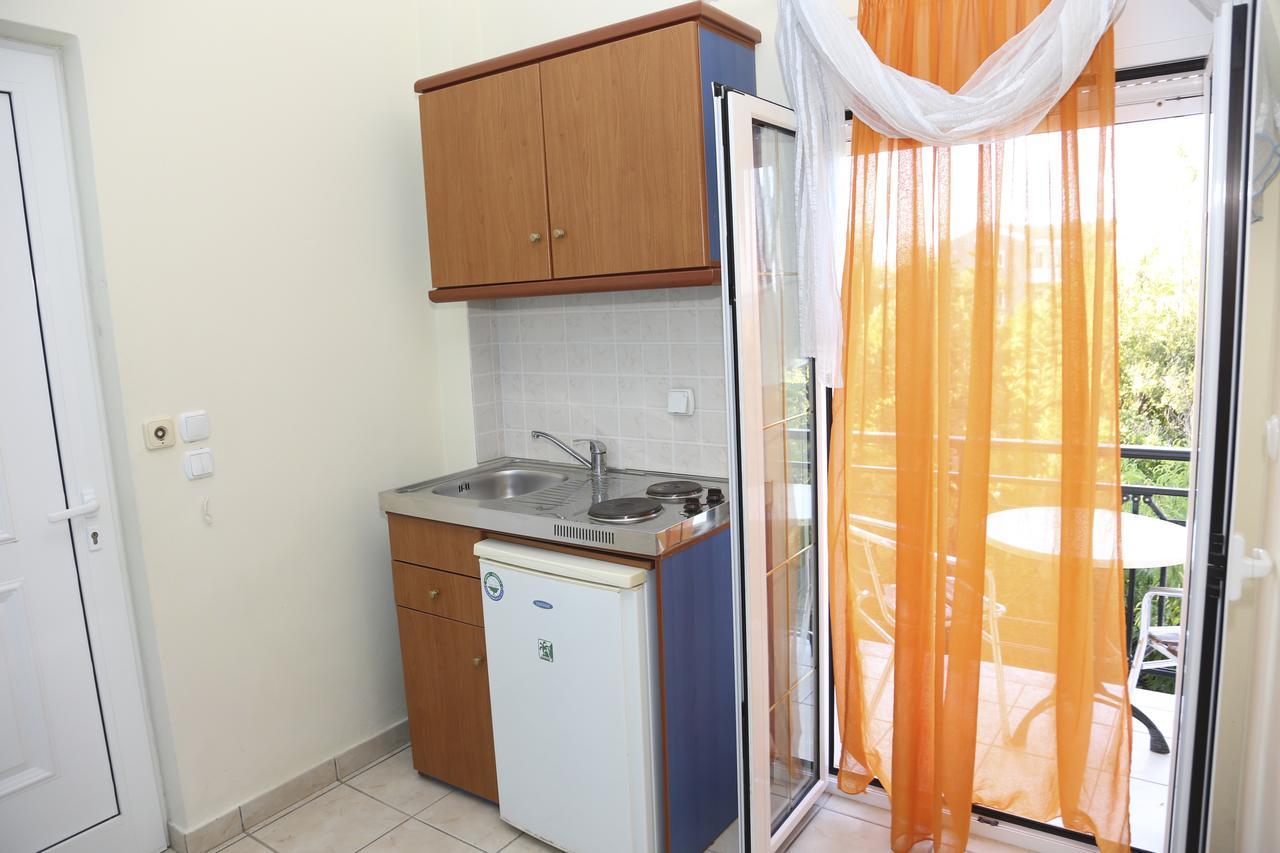 Coral Hotel Plomari Екстериор снимка